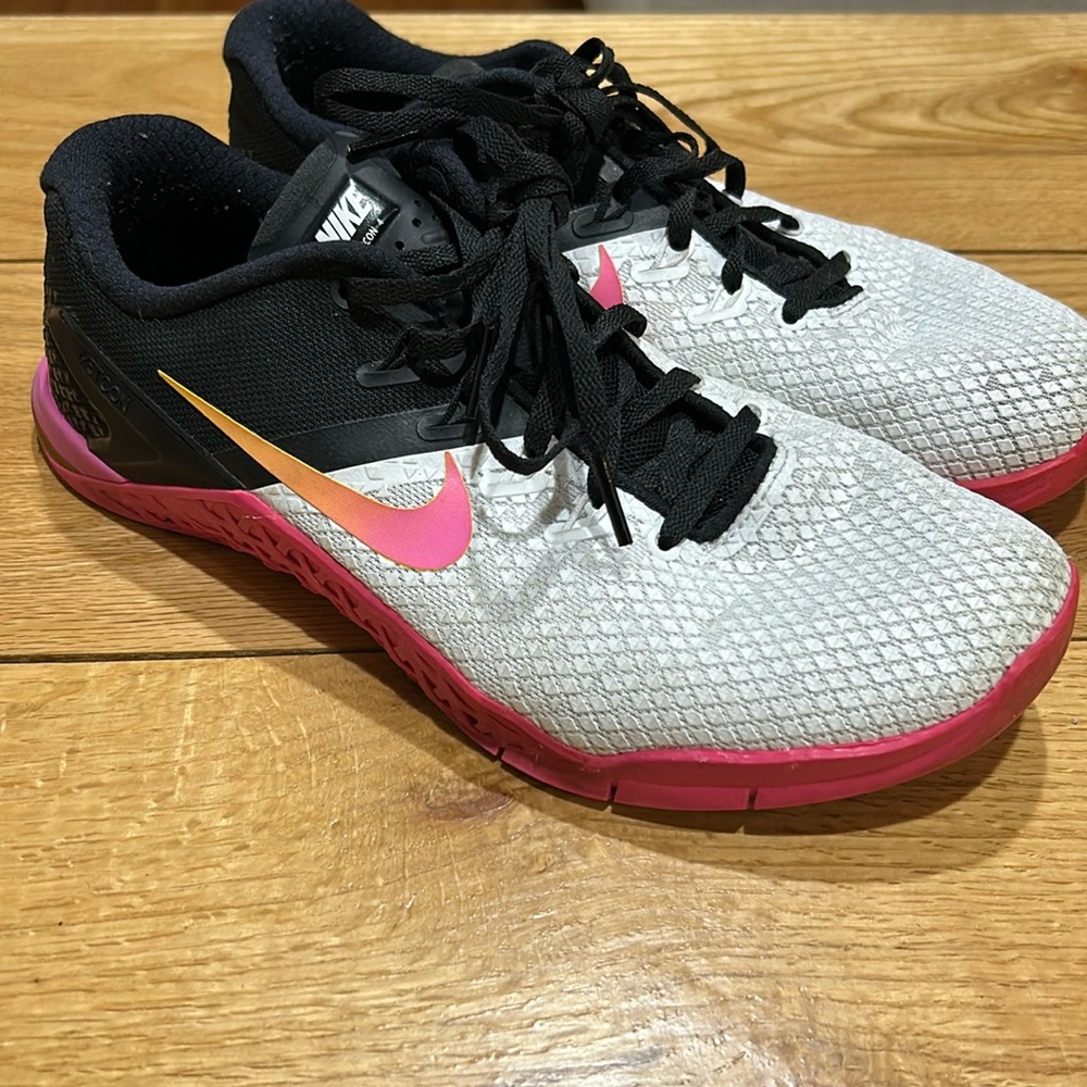 Nike women’s Metcon training gym shoes size 8.5